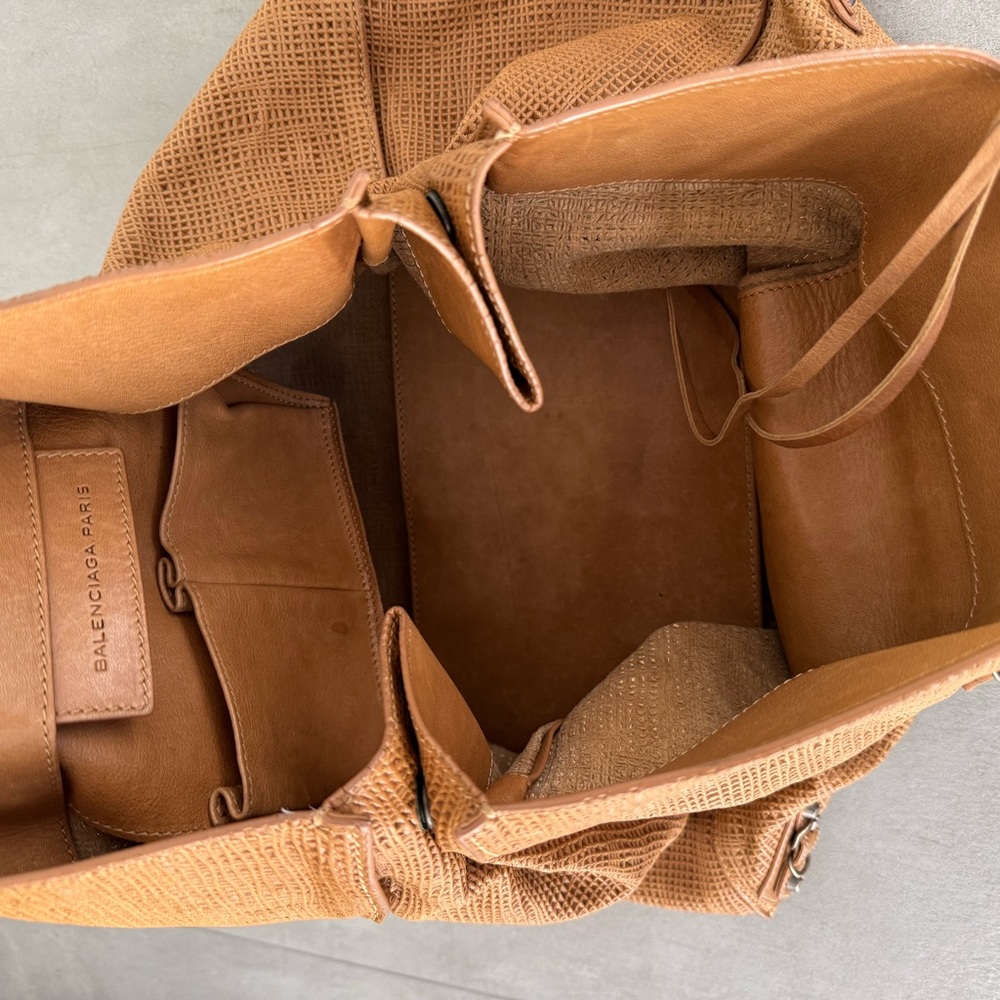 Authentic Balenciaga Papier Tote in Tan - Picture 4 of 9